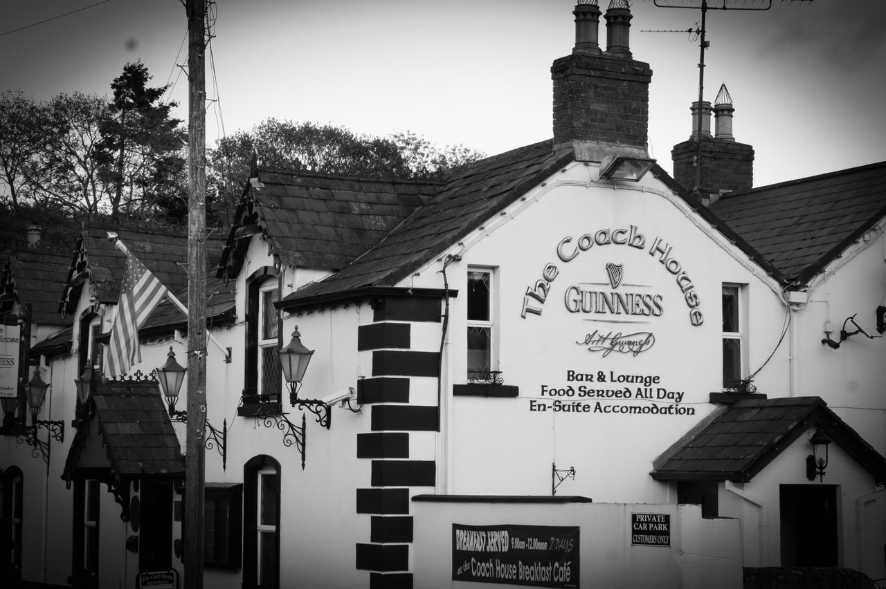 ラウンドウッド The Coach House Bed & Breakfast エクステリア 写真